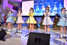 「失恋乾杯」を披露するLove Cocchi。