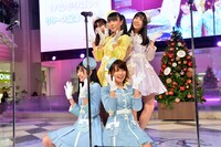 「失恋乾杯」を披露するLove Cocchi。