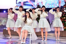 「Again & Again」を披露するSomeday Somewhere。