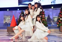 「Again & Again」を披露するSomeday Somewhere。