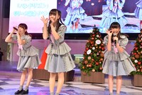 「想像上のフルーツ」を披露するシュークリームロケッツ。