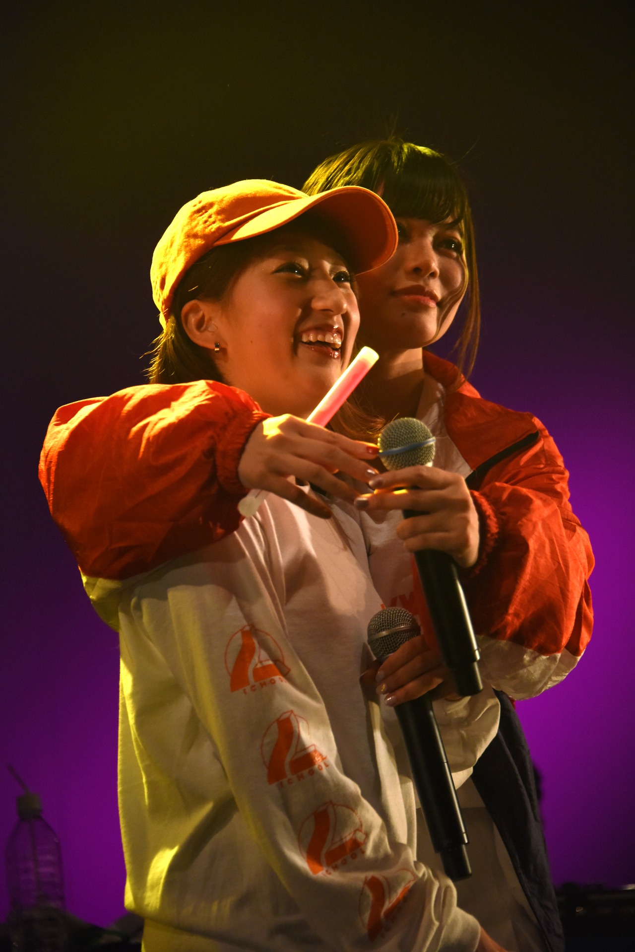 risano（左）を抱くhinako（右）。