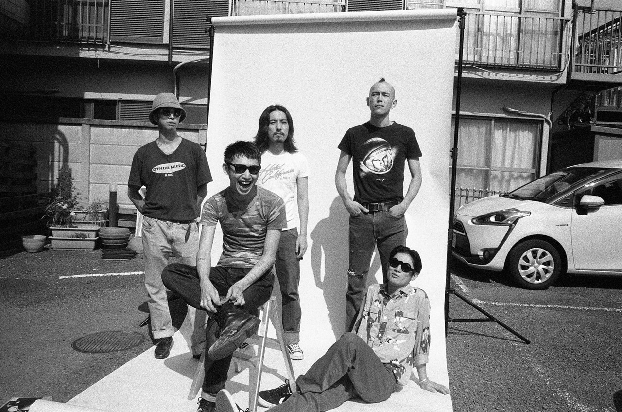 下津光史ら擁するGODの初アルバム「DOG」がCD化、3都市ツアーも決定