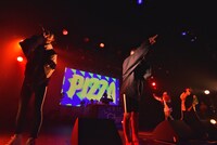 新曲「PIZZA」を初披露するlyrical school。