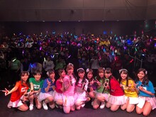 LinQ「ロード・オブ・ザ・リンク～LinQ第2章 虹の架け橋～」福岡・天神ベストホール公演の様子。（写真提供：エイベックス）