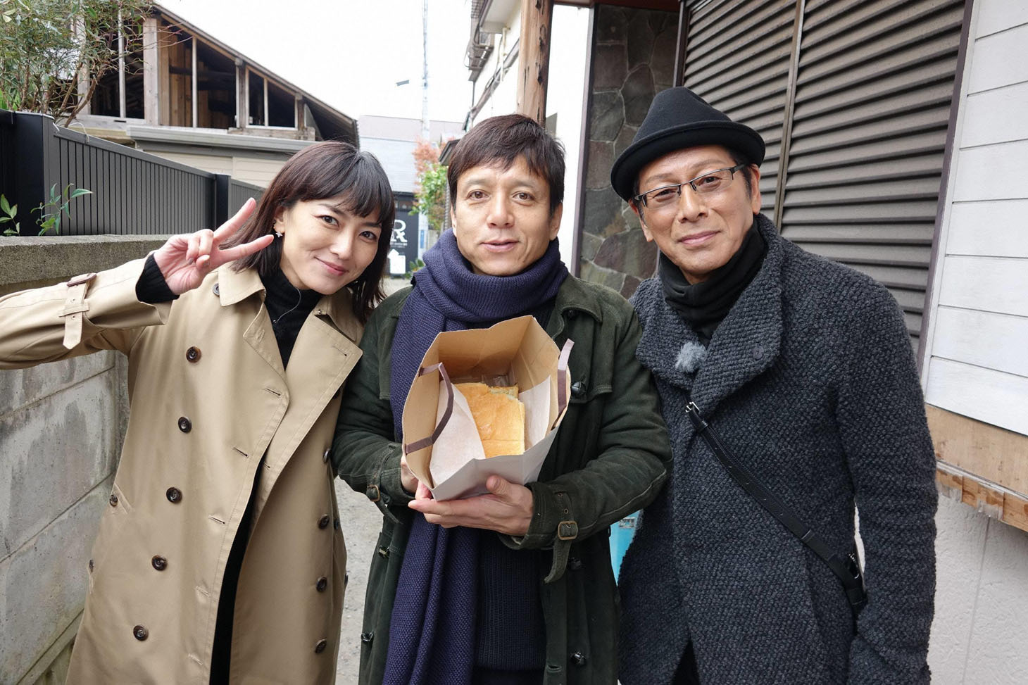 「大杉漣の漣ぽっ～2018年は鎌倉を歩いて運気を上げよう！～」より板谷由夏、勝村政信、大杉漣。(c)フジテレビ／BSフジ