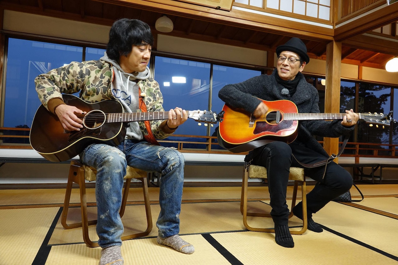 山崎まさよしと大杉漣による即興セッションの様子。(c)フジテレビ／BSフジ
