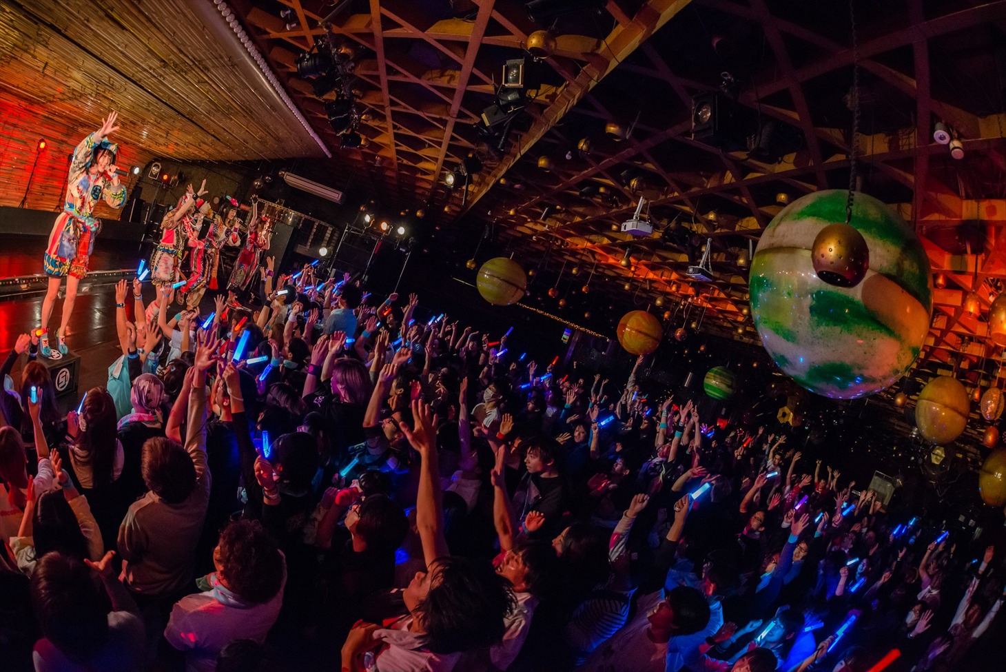 「YOUTOPIA TOUR」大阪・ユニバース公演の様子。（Photo by shinz）