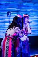 しふぉんに抱きつくけちょん。（Photo by shinz）