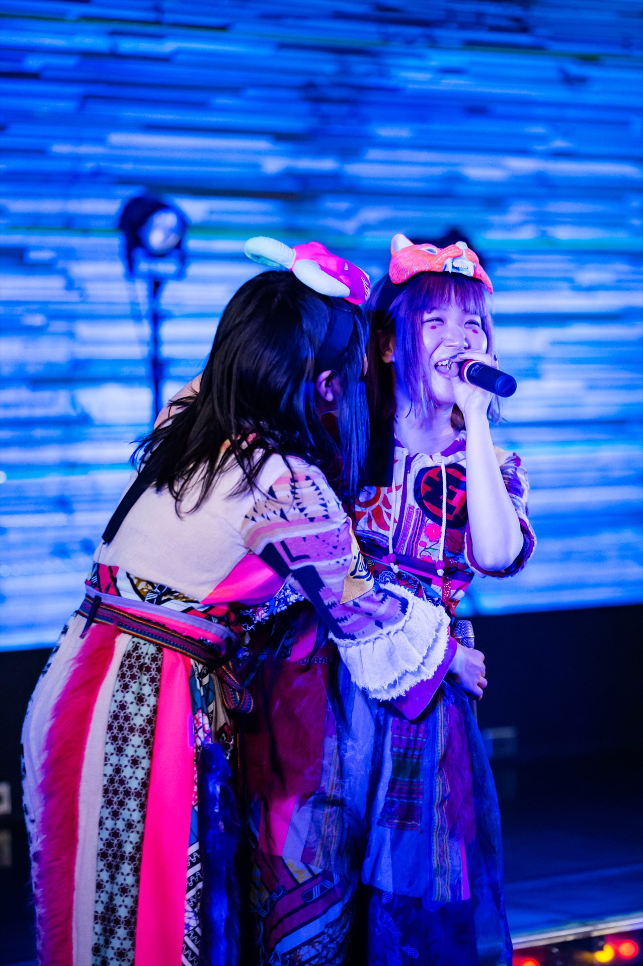 しふぉんに抱きつくけちょん。（Photo by shinz）