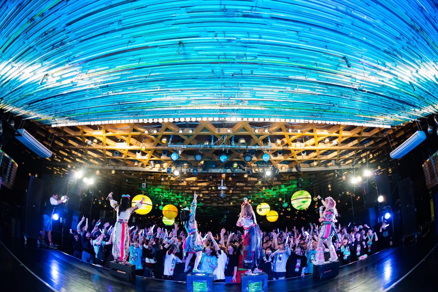 「YOUTOPIA TOUR」大阪・ユニバース公演の様子。（Photo by shinz）