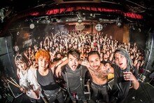 Crossfaith「10th ANNIVERSARY TOUR ONE MAN SHOWS - FAITH LASTS FOREVER -」沖縄・桜坂セントラル公演の様子。