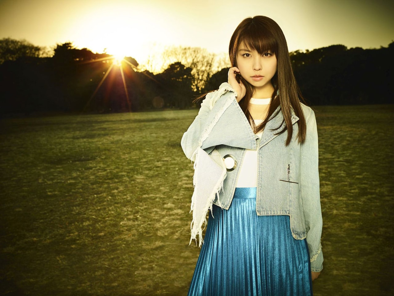 井上実優の新曲MV、テーマは「女子二人旅」