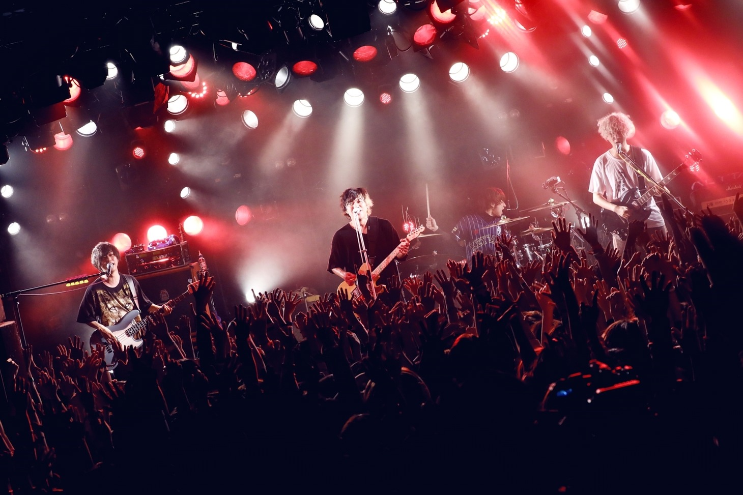 KEYTALK「灼熱の小旅行 運転技術向上委員会 冬の陣 ～ハンドルを片手に～」東京・渋谷CLUB QUATTRO公演の様子。（撮影：後藤壮太郎）