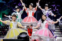 ももいろクローバーZ（Photo by HAJIME KAMIIISAKA+Z）