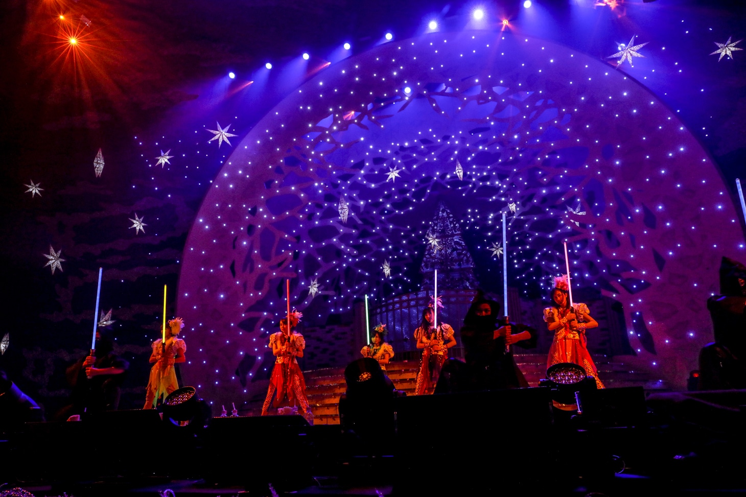 ももいろクローバーZ（Photo by HAJIME KAMIIISAKA+Z）