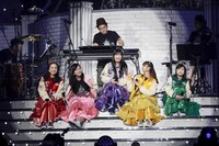 ももいろクローバーZ（Photo by HAJIME KAMIIISAKA+Z）