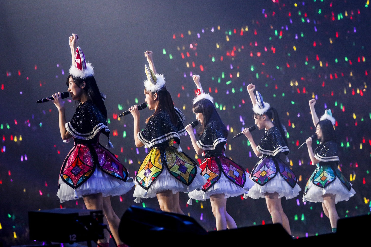 ももいろクローバーZ（Photo by HAJIME KAMIIISAKA+Z）