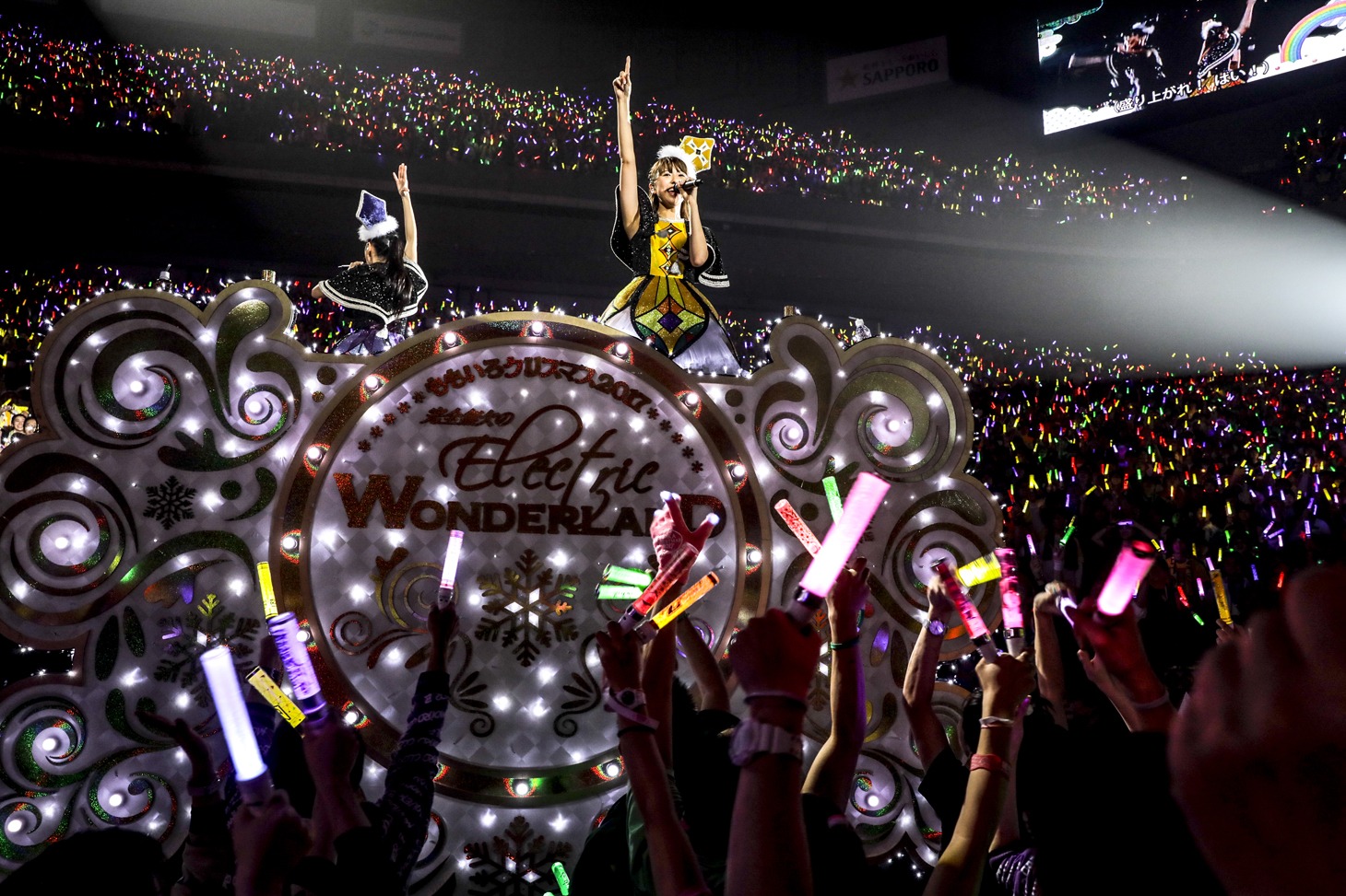 「ももいろクリスマス 2017 ～完全無欠のElectric Wonderland～」さいたまスーパーアリーナ公演の様子。（Photo by HAJIME KAMIIISAKA+Z）