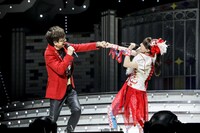 山寺宏一と百田夏菜子。（Photo by HAJIME KAMIIISAKA+Z）