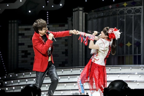 山寺宏一と百田夏菜子。（Photo by HAJIME KAMIIISAKA+Z）