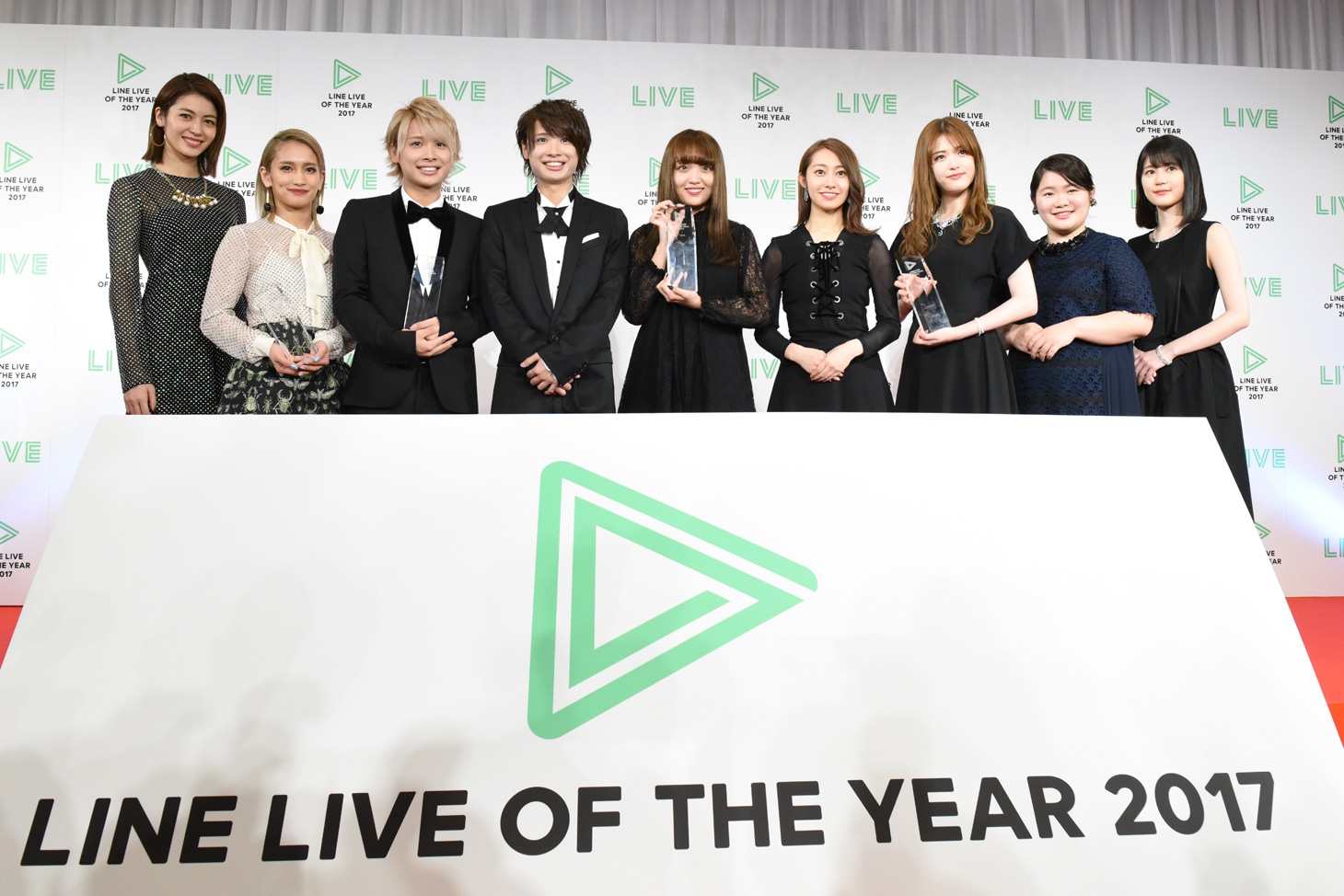「LINE LIVE OF THE YEAR 2017」授賞式の様子。