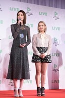 E-girlsの楓、YURINO。