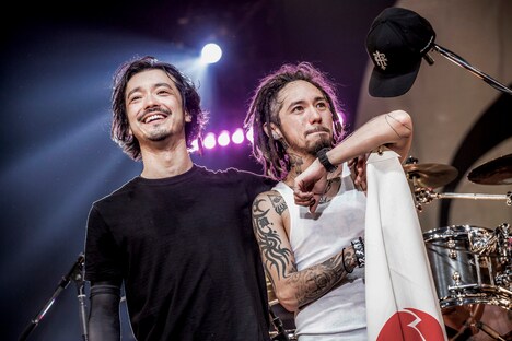 左から金子ノブアキ（Dr）、JESSE（Vo, G）。（Photo by RIZE IS BACK OFFICIAL）