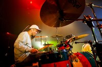 FUJI（Dr, Cho）（撮影：瀧本 JON... 行秀）