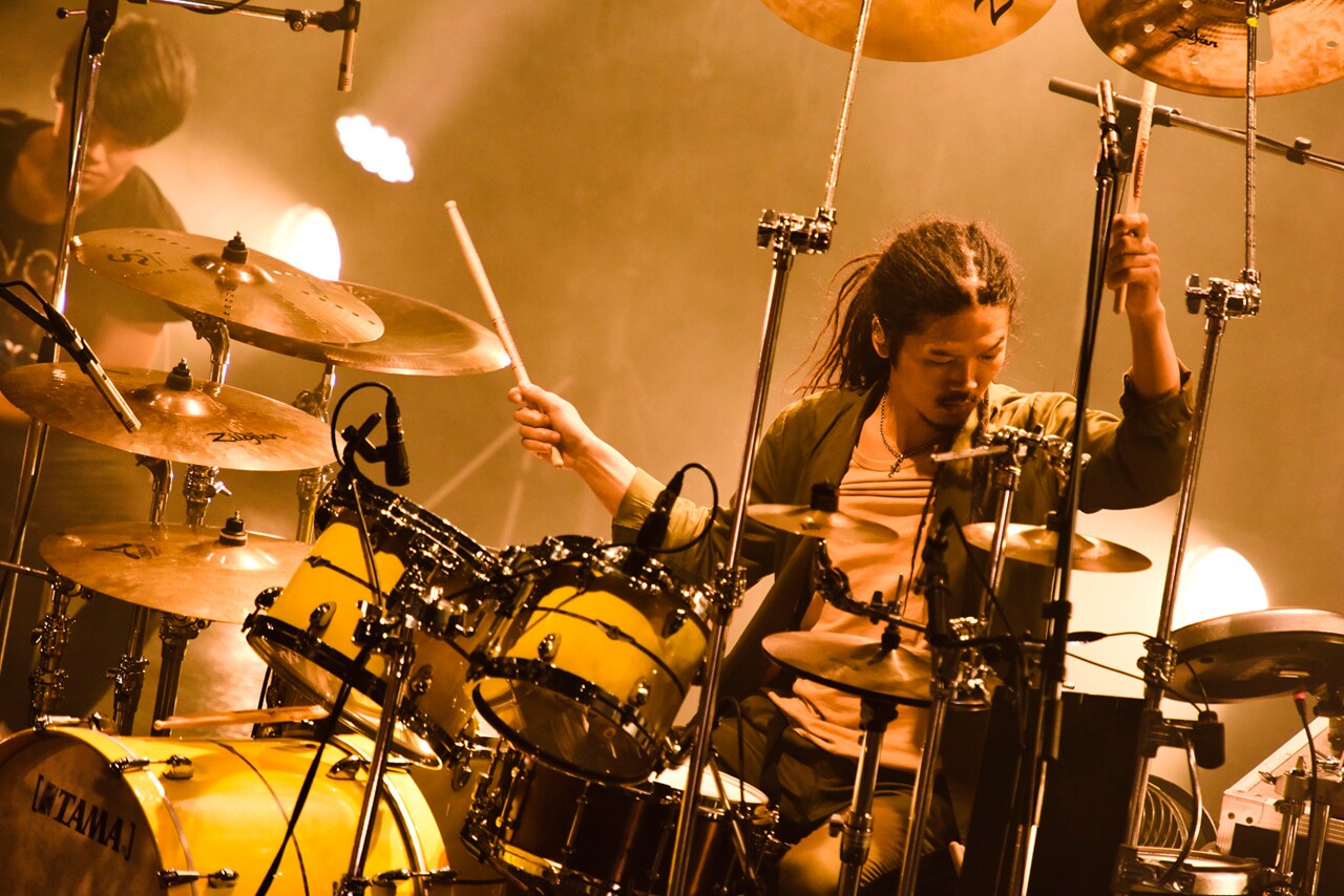 庄村聡泰（Dr）（撮影：河本悠貴）