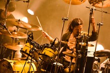 庄村聡泰（Dr）（撮影：河本悠貴）