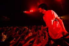 川上洋平（Vo, G）（撮影：河本悠貴）