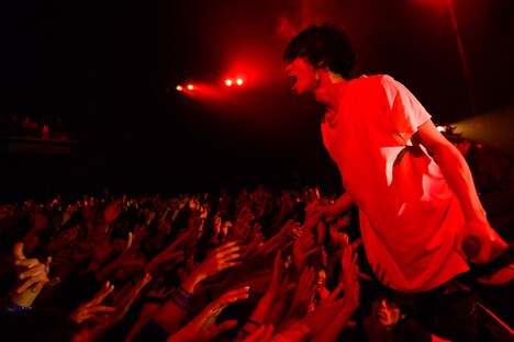 川上洋平（Vo, G）（撮影：河本悠貴）