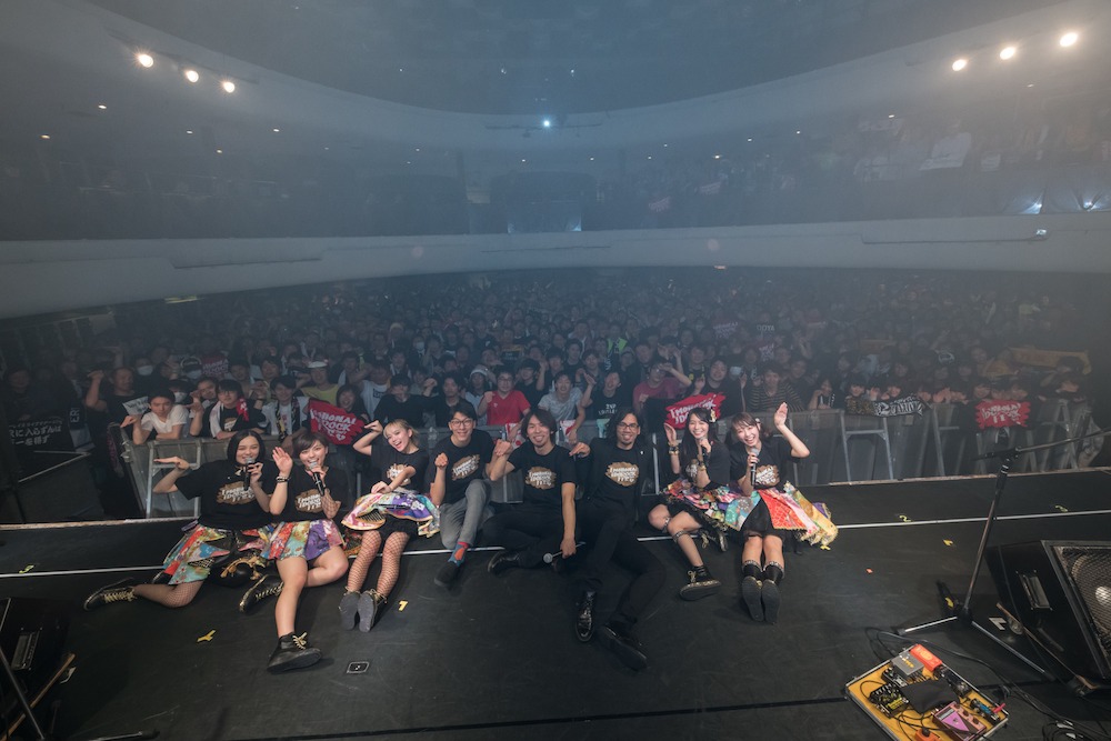 ベイビーレイズJAPAN「EMOTIONAL IDOROCK FES. 2017～虎ガースパイラル～」東京・東京キネマ倶楽部公演の様子。（写真提供：レプロエンタテインメント）