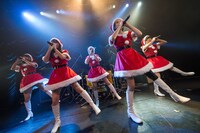 ベイビーレイズJAPAN「EMOTIONAL IDOROCK FES. 2017～虎ガースパイラル～」東京・東京キネマ倶楽部公演の様子。（写真提供：レプロエンタテインメント）