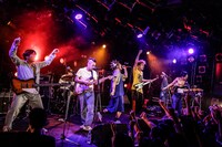 どついたるねん「どついたるねん シングル発売記念 渋谷クアトロ無料ライブ ～ガチ☆BOY～」の様子。（Photo by yuka jonishi）