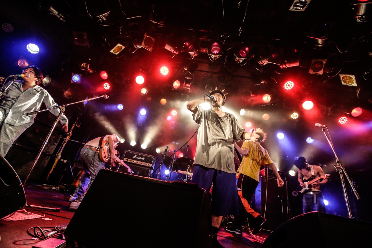 どついたるねん「どついたるねん シングル発売記念 渋谷クアトロ無料ライブ ～ガチ☆BOY～」の様子。（Photo by yuka jonishi）