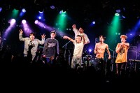 どついたるねん「どついたるねん シングル発売記念 渋谷クアトロ無料ライブ ～ガチ☆BOY～」の様子。（Photo by yuka jonishi）