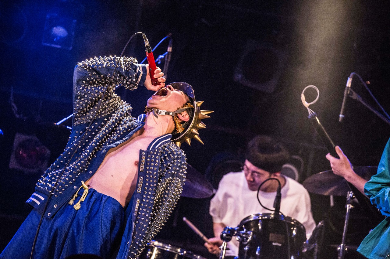 ワトソン（Vo, Dr）（Photo by yuka jonishi）