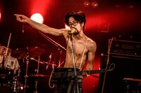 DaBass（B, G, Key, Vo）（Photo by yuka jonishi）