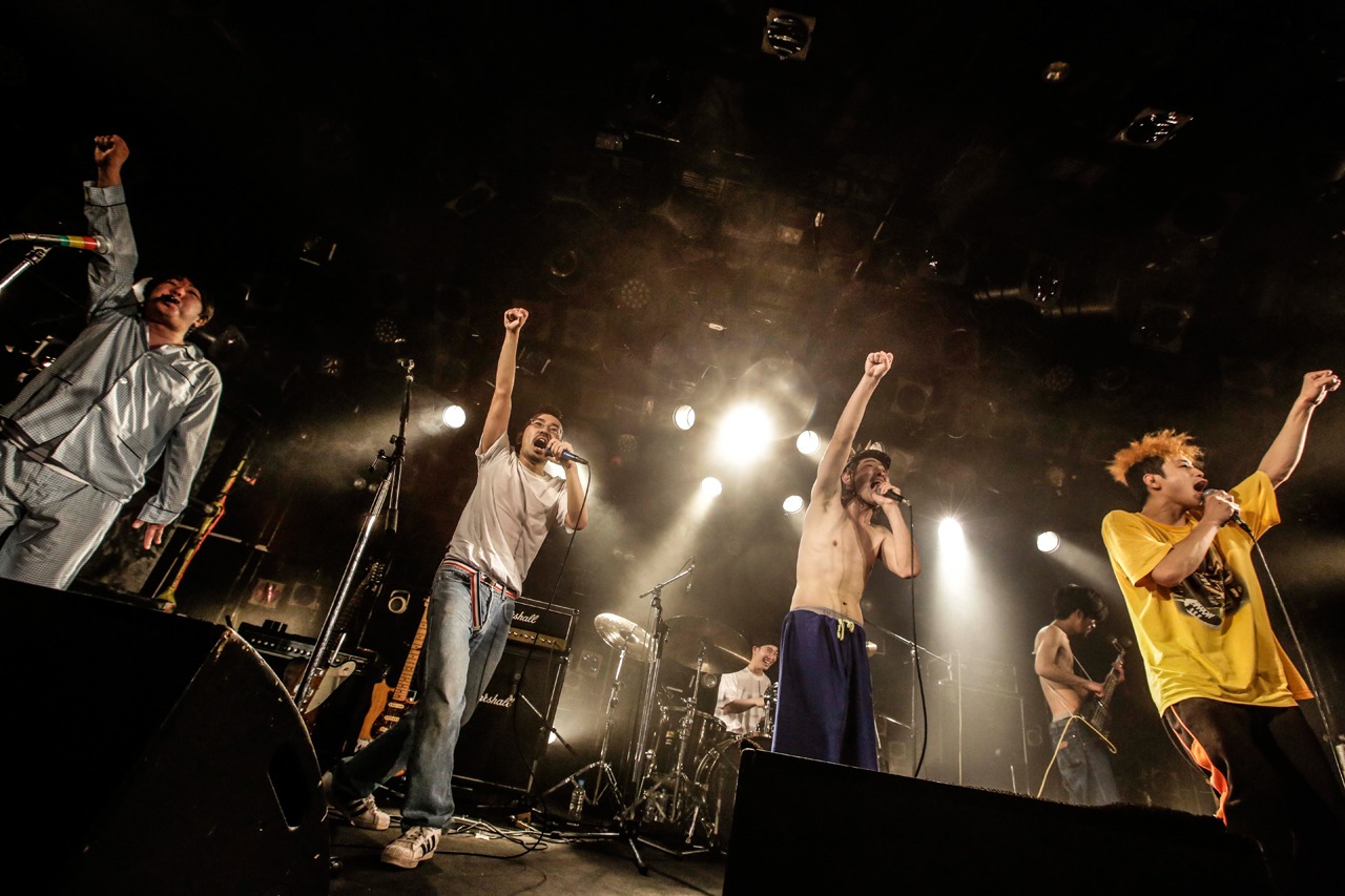 どついたるねん「どついたるねん シングル発売記念 渋谷クアトロ無料ライブ ～ガチ☆BOY～」の様子。（Photo by yuka jonishi）