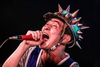 ワトソン（Vo, Dr）（Photo by yuka jonishi）