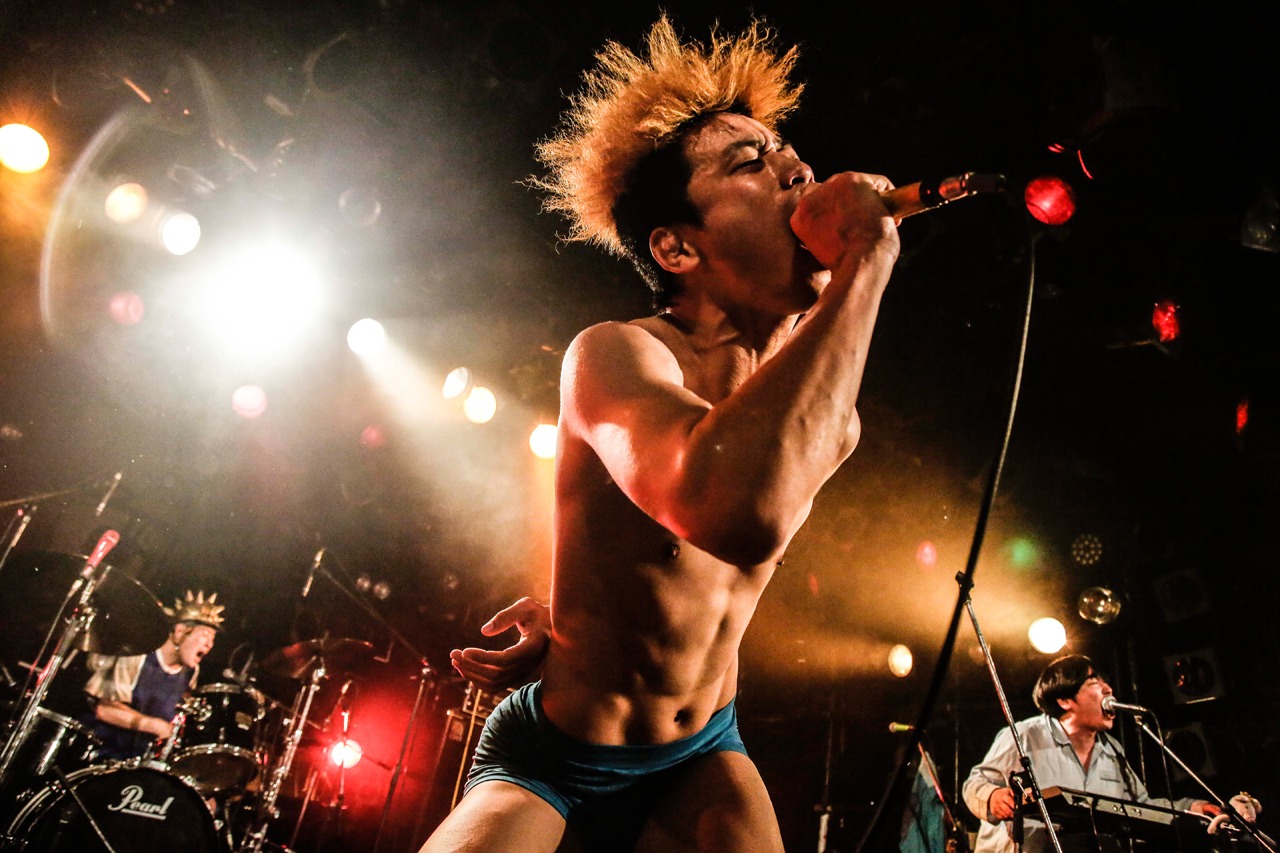 山ちゃん（Vo, B, Key）（Photo by yuka jonishi）