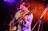 先輩（Vo, G, Key）（Photo by yuka jonishi）