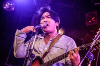 先輩（Vo, G, Key）（Photo by yuka jonishi）