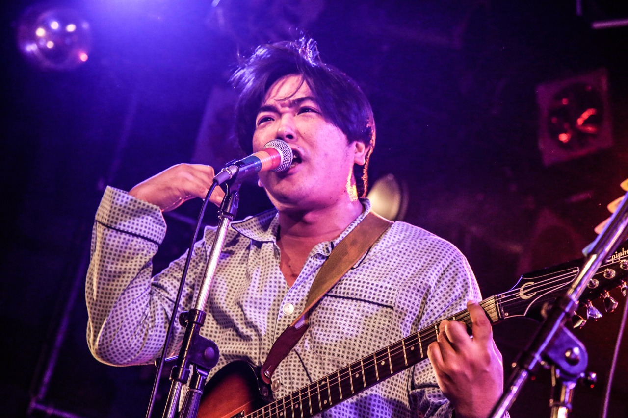 先輩（Vo, G, Key）（Photo by yuka jonishi）