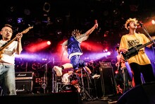 どついたるねん「どついたるねん シングル発売記念 渋谷クアトロ無料ライブ ～ガチ☆BOY～」の様子。（Photo by yuka jonishi）