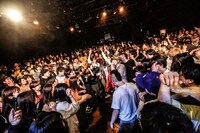 フロアに降りるどついたるねん。（Photo by yuka jonishi）