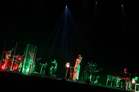 「Salyu Concert 2017 Trans-magic」の様子。（Photo by Taku Fujii）