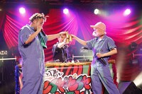 サ上と中江のライブの様子。（撮影：中島たくみ）